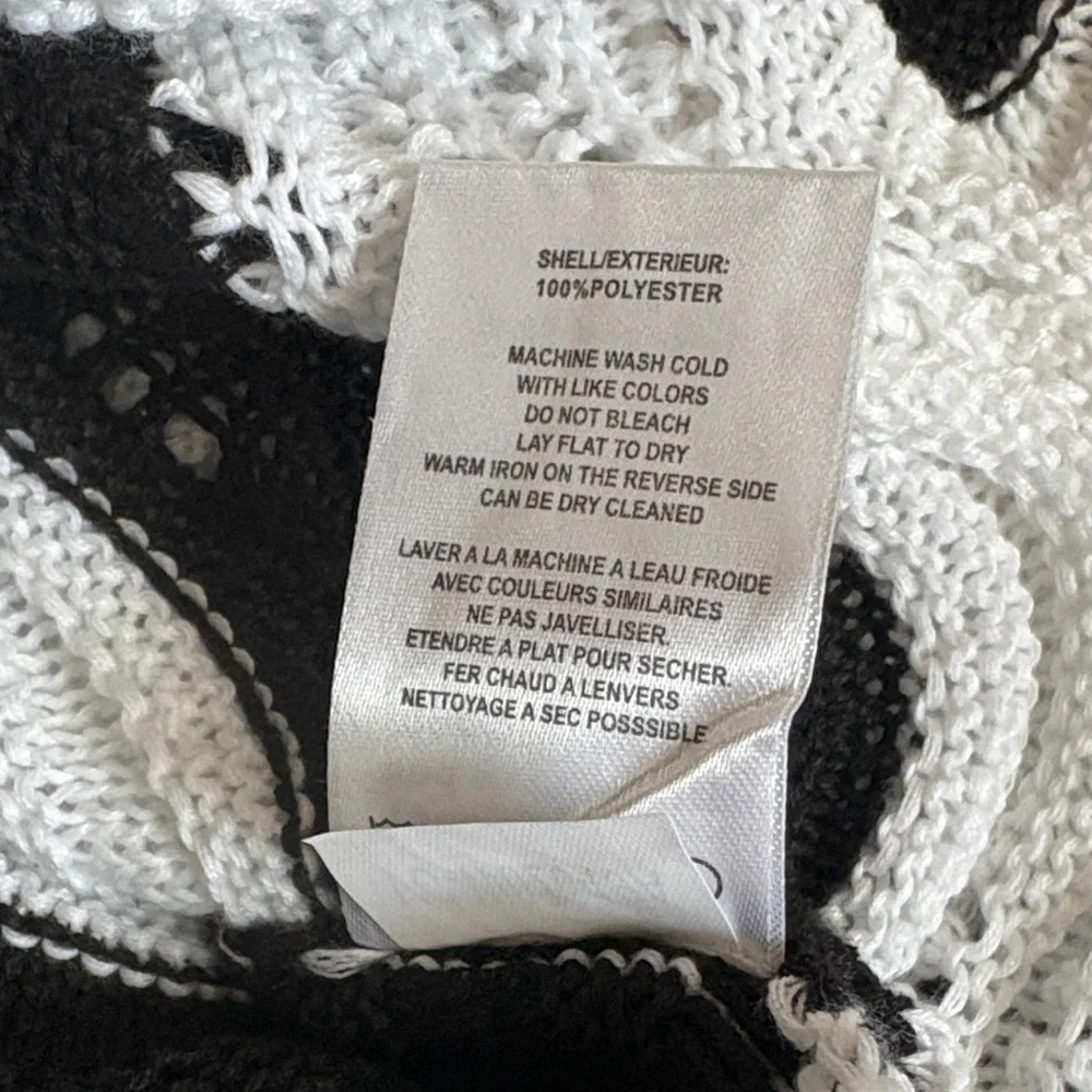 Vigoss Black & White Wavy Stripe Knit Sweater - Picture 5 of 8